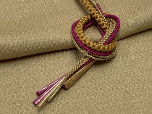 画像2: 振袖用 帯揚げ 帯締め ポリエステルふくれ生地の帯揚げ パールビーズ飾りの振袖用帯〆 セット【ベージュ系】 (2)