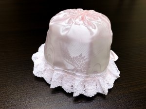 画像4: お宮参り よだれかけ 帽子セット 初着 産着 刺繍入り 涎かけ 帽子 小物 女の子 4点セット 化繊 日本製【薄ピンク、鶴】 (4)