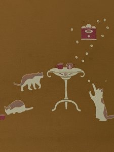 画像4: 八寸名古屋帯 合繊 お太鼓柄 松葉仕立て 小紋などに 八寸帯 仕立て上がり【茶系、コーヒーと猫】 (4)