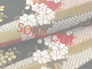 画像4: 振袖用袋帯 成人式に 日本製 六通柄 華やかな柄の袋帯(合繊) 仕立て上がり【黒x赤、八重桜】 (4)