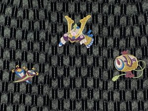 画像5: 七五三 男の子 3歳 被布セット 被布コート 雪駄 信玄袋 足袋 4点コーデセット 合繊【黒地、矢羽に兜と小槌】 (5)