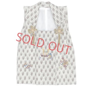 画像2: 七五三 男の子 3歳 被布セット 被布コート 雪駄 信玄袋 足袋 4点コーデセット 合繊【生成り系、矢羽に兜と小槌】 (2)