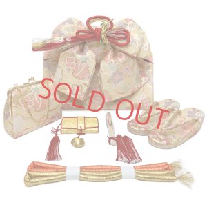 画像6: 七五三 7歳 女の子 着物フルセット 正絹 日本製 金駒刺繍 手描き 四つ身着物と結び帯 コーデセット【ピンク、鈴と桜】 (6)