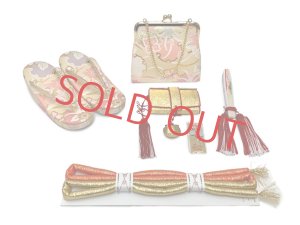 画像7: 七五三 7歳 女の子 着物フルセット 正絹 日本製 金駒刺繍 手描き 四つ身着物と結び帯 コーデセット【ピンク、鈴と桜】 (7)