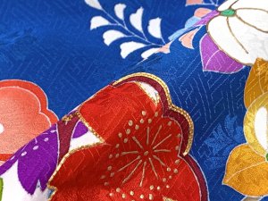 画像3: 七五三 着物 正絹 フルセット 7歳 女の子  手描 盛金加工 金駒刺繍 古典柄 絵羽付け着物と結び帯セット【群青、松竹梅】 (3)