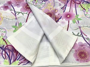 画像7: ジュニアサイズ 振袖 小紋柄 150サイズ 合繊　お正月 卒業式袴に【白地ｘ銀灰、雪輪と水引き】 (7)