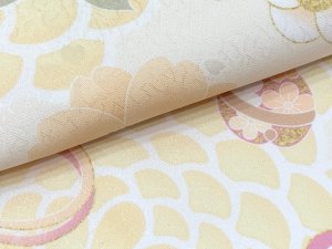 画像6: ジュニアサイズ 振袖 小紋柄 150サイズ 合繊　お正月 卒業式袴に【淡イエロー系、鞠と菊】 (6)