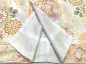 画像7: ジュニアサイズ 振袖 小紋柄 150サイズ 合繊　お正月 卒業式袴に【淡イエロー系、鞠と菊】 (7)