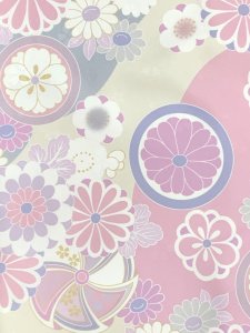 画像4: ジュニアサイズ 振袖 小紋柄 150サイズ 合繊　お正月 卒業式袴に【ベージュｘピンク、パステル菊】 (4)