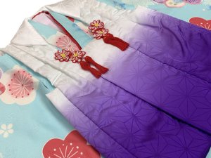 画像5: 七五三 着物 3歳 女の子 フルセット 古典柄の着物 刺繍入りの被布コートセット【紫ぼかしｘ水色、古典柄】 (5)