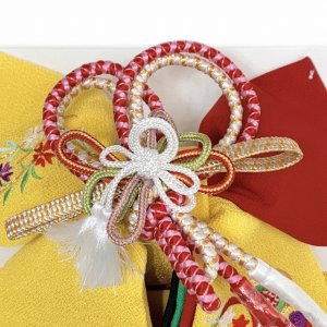 画像7: 七五三 着物 3歳 女の子 フルセット 正絹 本絞り 友禅柄 三つ身の絵羽着物 小寸結び帯・小物セット【ピンク、鈴と梅・糸車】 (7)