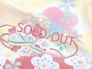 画像4: 七五三 着物 3歳 女の子 フルセット 正絹 友禅柄 三つ身の絵羽着物 小寸結び帯・小物セット【黄色ｘ赤、花手鞠と鶴】 (4)