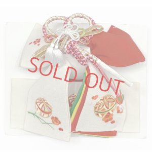 画像5: 七五三 着物 3歳 女の子 フルセット 正絹 友禅柄 三つ身の絵羽着物 小寸結び帯・小物セット【黄色ｘ赤、花手鞠と鶴】 (5)