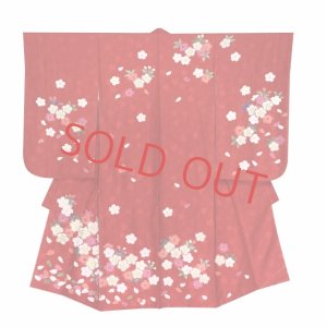 画像2: 七五三 着物 3歳 女の子 フルセット 正絹 友禅柄 三つ身の絵羽着物 小寸結び帯・小物セット【赤、桜】 (2)