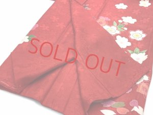 画像3: 七五三 着物 3歳 女の子 フルセット 正絹 友禅柄 三つ身の絵羽着物 小寸結び帯・小物セット【赤、桜】 (3)