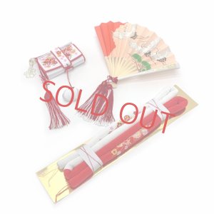 画像8: 七五三 着物 3歳 女の子 フルセット 正絹 友禅柄 三つ身の絵羽着物 小寸結び帯・小物セット【赤、桜】 (8)