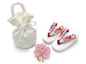 画像11: 七五三 着物 3歳 正絹 フルセット 女の子 友禅 絵羽柄の着物 被布セット【水色ｘピンク、鞠と桜】 (11)