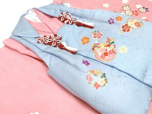 画像7: 七五三 着物 3歳 正絹 フルセット 女の子 友禅 絵羽柄の着物 被布セット【水色ｘピンク、鞠と桜】 (7)