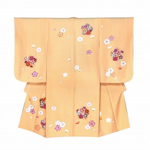 画像2: 七五三 着物 3歳 女の子 フルセット 正絹 友禅柄 三つ身の絵羽着物 小寸結び帯・小物セット【薄黄色系、梅】 (2)