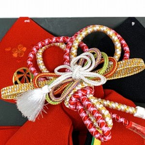 画像7: 七五三 着物 3歳 女の子 フルセット 正絹 友禅柄 三つ身の絵羽着物 小寸結び帯・小物セット【薄黄色系、梅】 (7)