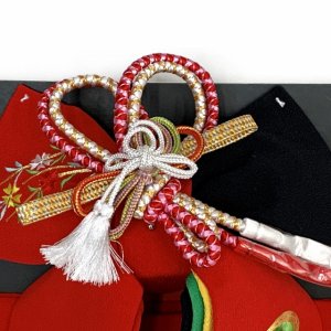 画像7: 七五三 着物 3歳 女の子 フルセット 正絹 本絞り三つ身の絵羽着物 小寸結び帯・小物セット【黄色、梅と蝶】 (7)