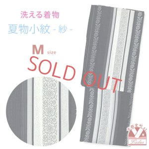 画像1: 洗える着物 小紋 紗 夏着物 単品 レディース 仕立て上がり 着物 Mサイズ【黒ｘ白系、華様紋】 (1)