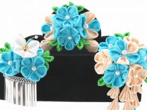 画像3: 七五三、お正月に 子供着物用 “鈴音屋”手作り-ちりめん髪飾りと簪(かんざし)３点セット【水色摘み藤に白の蝶、銀ビラ付き】 (3)