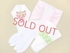 画像10: 七五三 着物 7歳 フルセット 総柄の女の子用 子供着物 結び帯セット(合繊)【黒系、横縞にバラ】 (10)