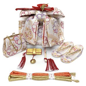 画像6: 七五三 7歳 女の子用 小紋柄 四つ身の着物と結び帯 他 フルセット【薄紫系、矢羽に桜】 (6)