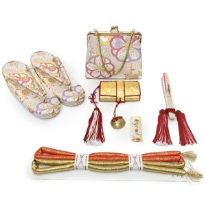 画像7: 七五三 7歳 女の子用 小紋柄 四つ身の着物と結び帯 他 フルセット【薄紫系、矢羽に桜】 (7)