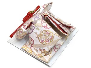 画像8: 七五三 7歳 女の子用 小紋柄 四つ身の着物と結び帯 他 フルセット【薄紫系、矢羽に桜】 (8)