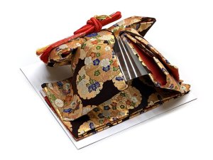 画像8: 七五三 7歳 女の子用 小紋柄 四つ身の着物と結び帯 他 フルセット【生成り系、クラシカルモダンローズ】 (8)