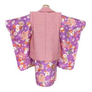 画像3: 七五三 着物 3歳 女の子 フルセット 古典柄の着物 鹿の子柄の被布コートセット【赤鹿の子ｘ紫古典柄】 (3)