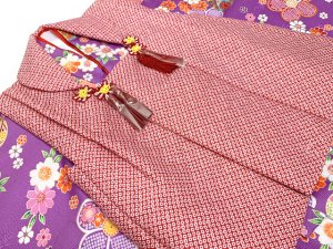 画像5: 七五三 着物 3歳 女の子 フルセット 古典柄の着物 鹿の子柄の被布コートセット【赤鹿の子ｘ紫古典柄】 (5)