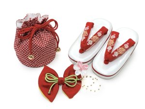 画像8: 七五三 着物 3歳 女の子 フルセット 古典柄の着物 鹿の子柄の被布コートセット【赤鹿の子ｘ紫古典柄】 (8)