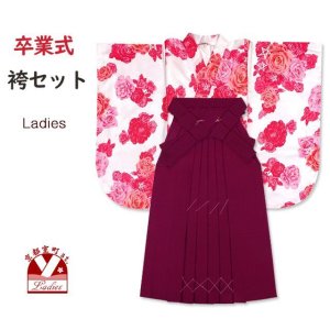 画像1: 卒業式 袴セット 女性用 二尺袖の着物(小振袖 ショート丈)と無地袴のセット【白地、赤バラ】 (1)