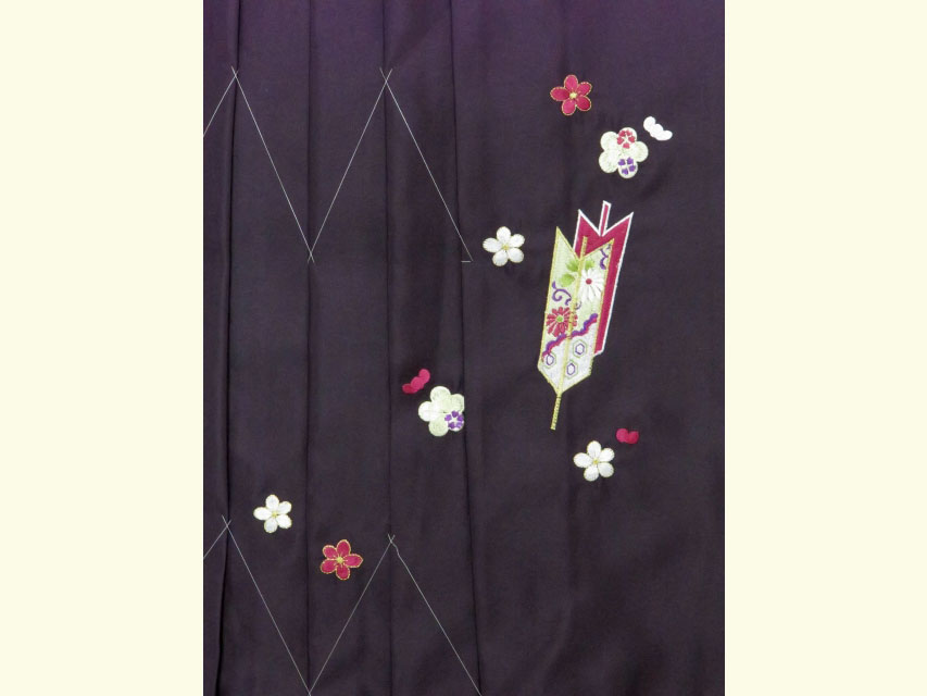 卒業式 袴 女性用 刺繍入りぼかし袴 【紫系、矢羽根・梅】